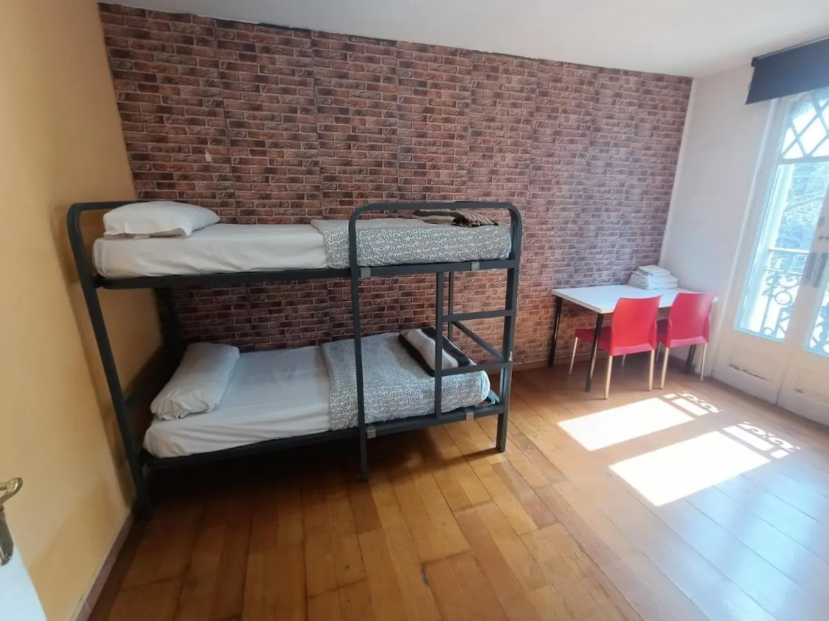 Diagonal House Hostel Barcelona 0*,